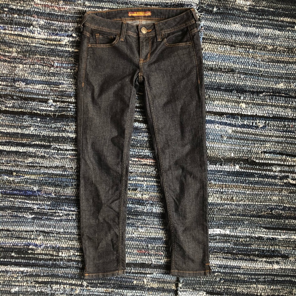 2Bw/U Dark Wash Retro Capri